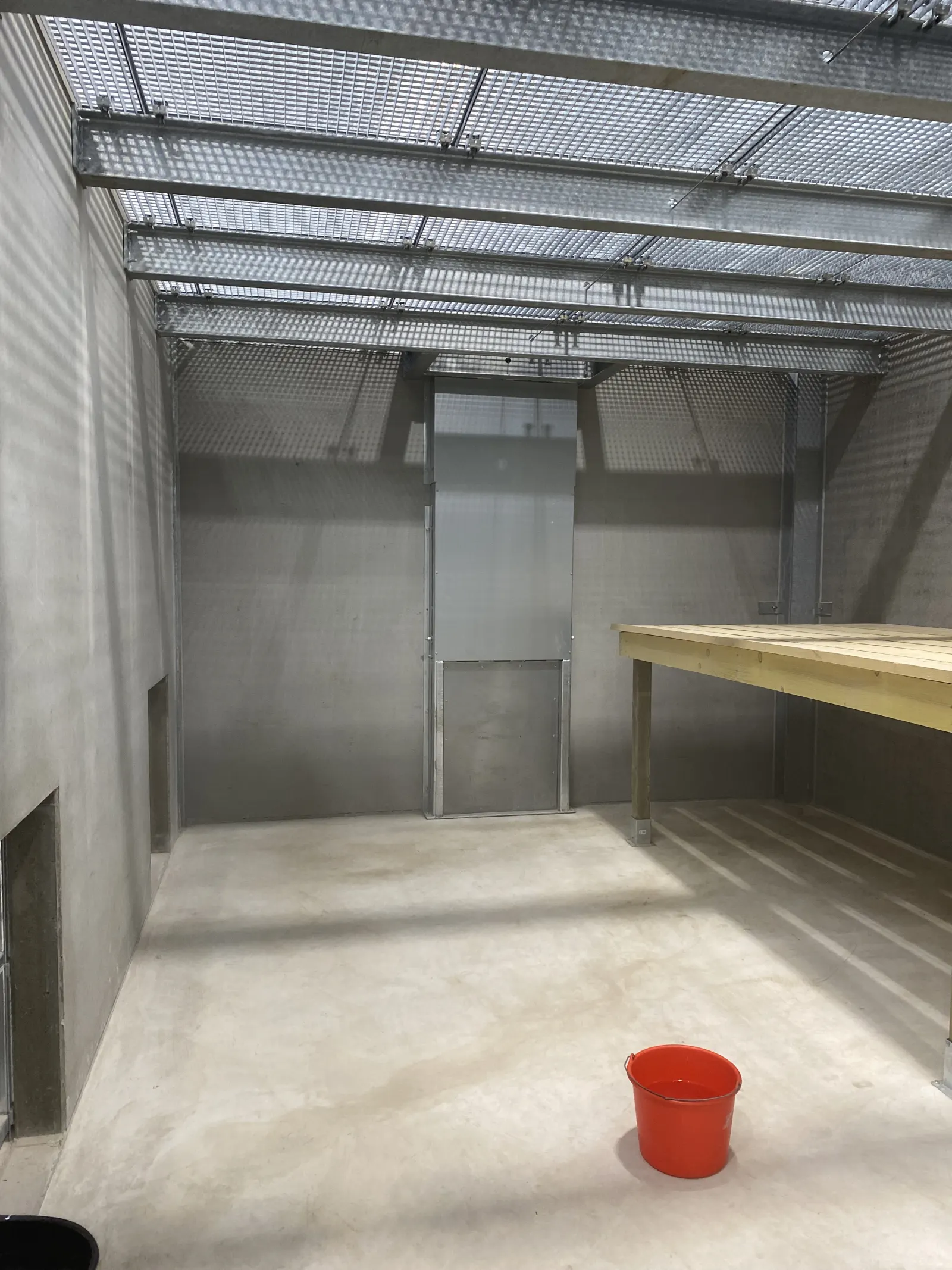 Structure métallique pour enclos de lions réalisée par Design Ferronnerie